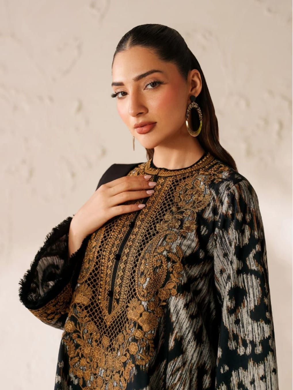 Baroque | Digital Printed & Embroidered Luxury Lawn – UF-4289