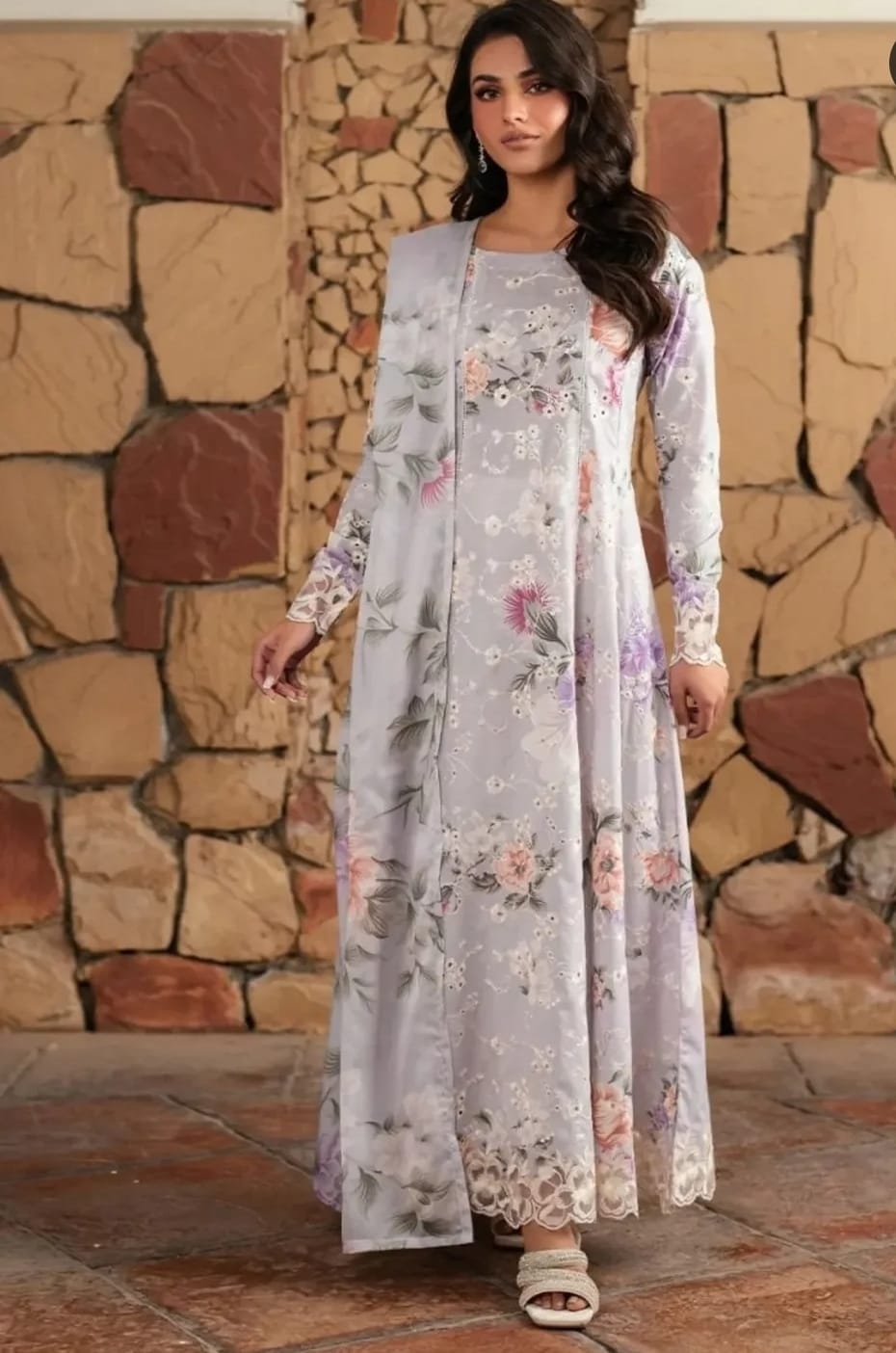 Iznik Exclusive | Embroidered Floral Lawn – Lavender Mist (UE-278)