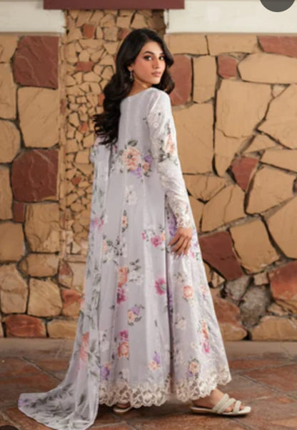 Iznik Exclusive | Embroidered Floral Lawn – Lavender Mist (UE-278)