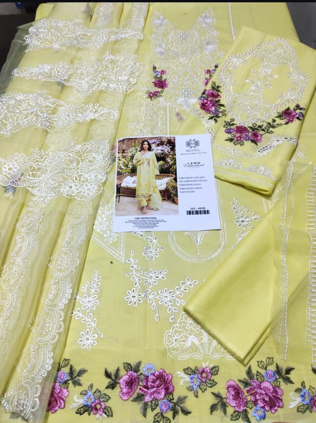 Elaf Premium Embroidered Luxury Lawn Unstitched 3Pc Suit IIC-4020